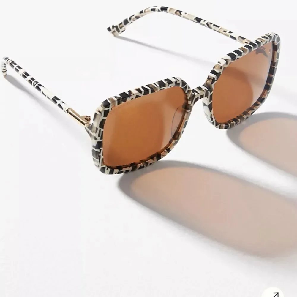 NWT Transparent Janis Polarized Sunglasses Black and White